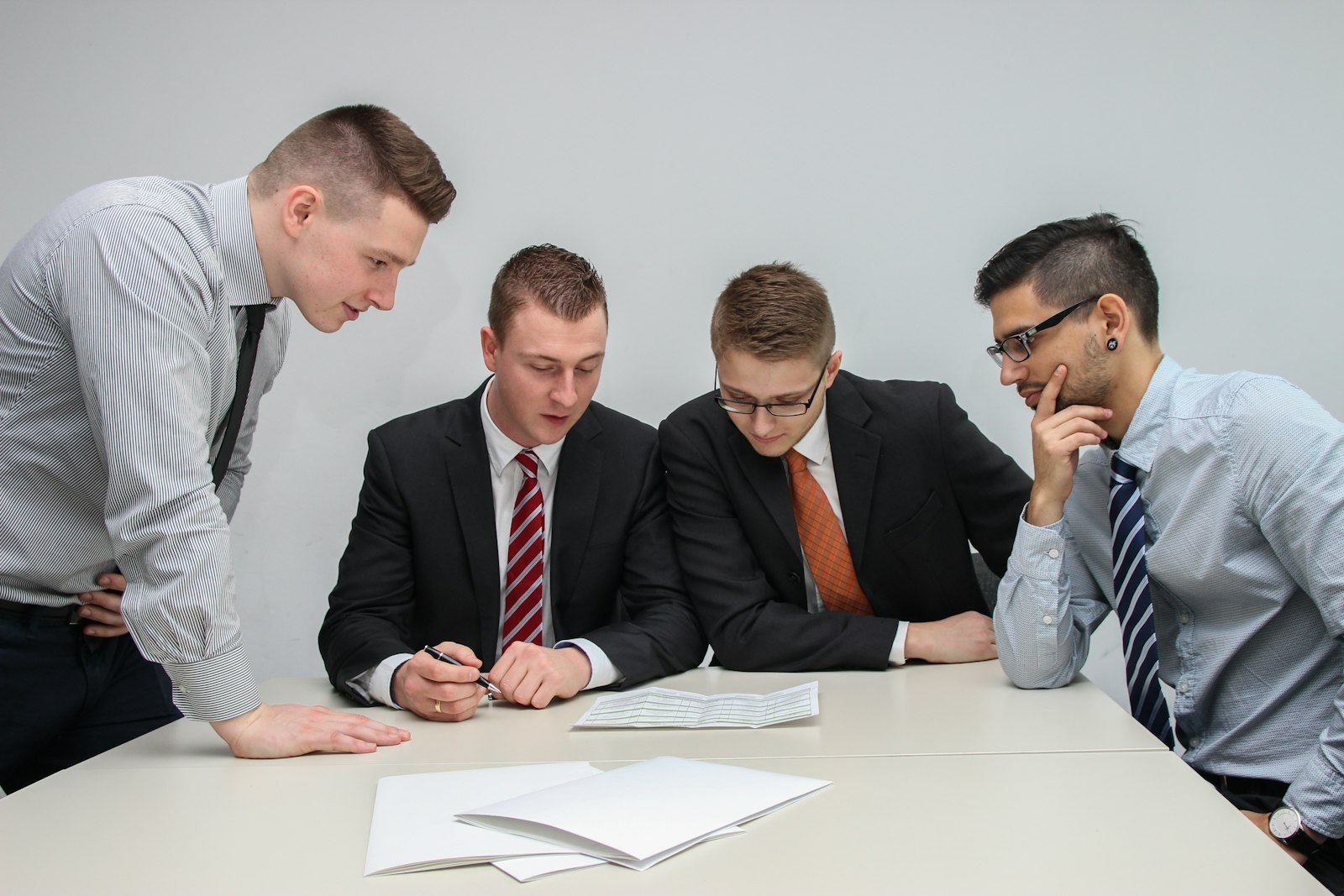 Trao đổi bản vẽ kỹ thuật cùng khách hàng